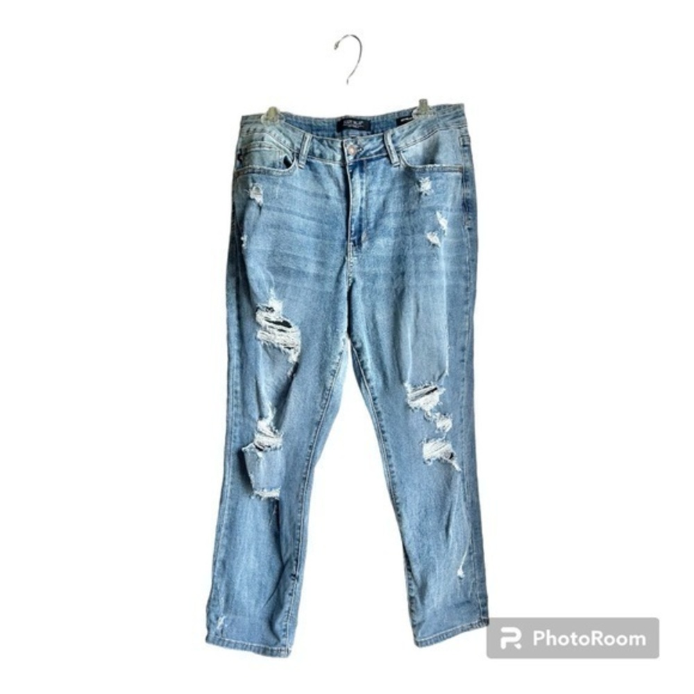 Judy Blue boyfriend fit distressed drop hem med- light wash jeans 13/31